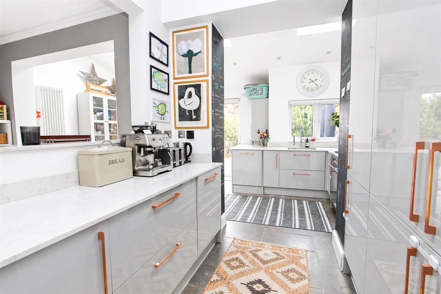 4 bed property in Gordon Road, Carshalton Beeches